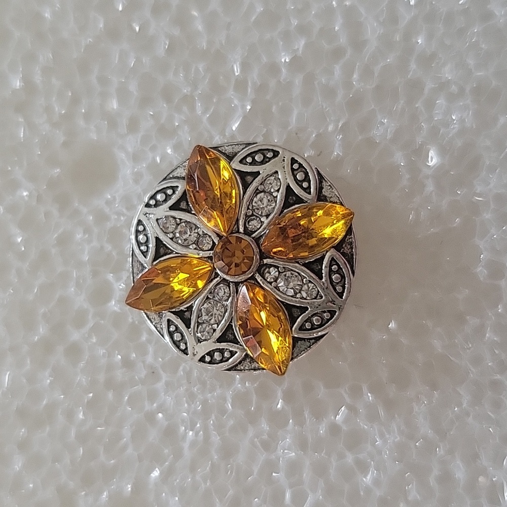 Amber and Rhinestones Ginger Snap Button 18MM